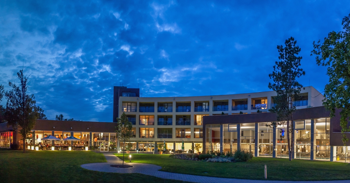 Azúr Hotel